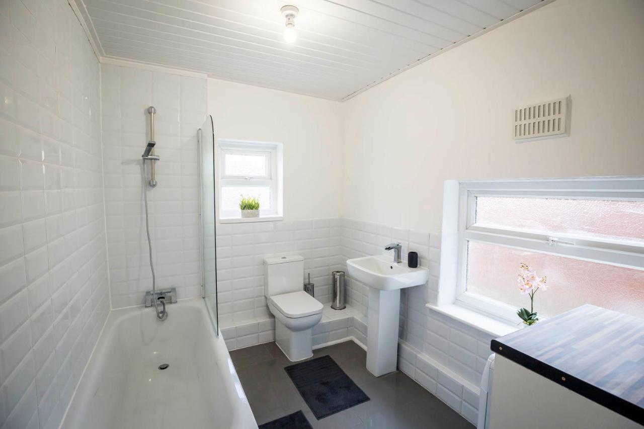 Spacious, Modern 4 Bed House Close To City Centre Chester Exterior photo